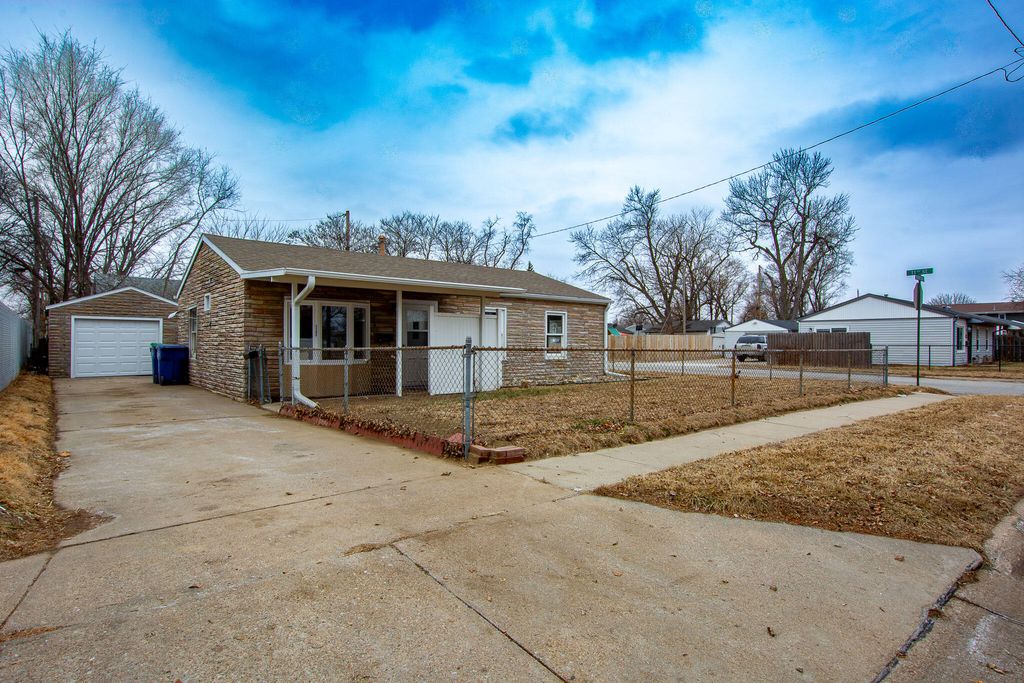 1103 SILVER Lane, Carter Lake, IA 51510