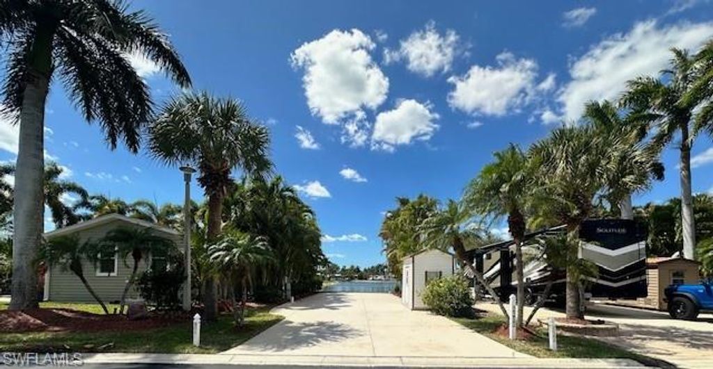 1343 Amethyst Lake LN, NAPLES, FL 34114 — exterior