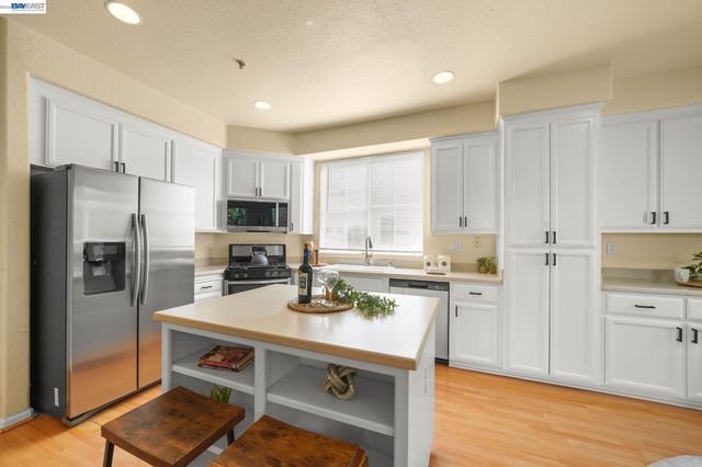 7318 Carter Ave, Newark, CA 94560