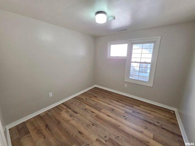 120 W FOREST Avenue, East Peoria, IL 61611