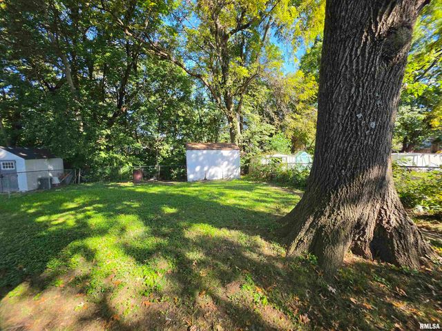120 W FOREST Avenue, East Peoria, IL 61611