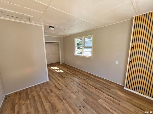 120 W FOREST Avenue, East Peoria, IL 61611