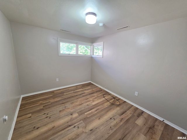 120 W FOREST Avenue, East Peoria, IL 61611