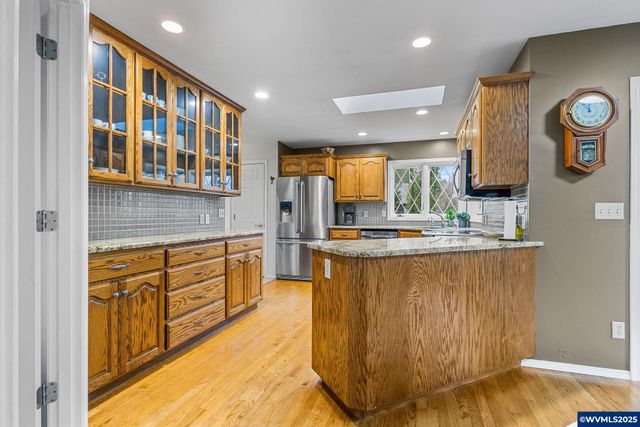 17576 Abiqua Rd NE, Silverton, OR 97381