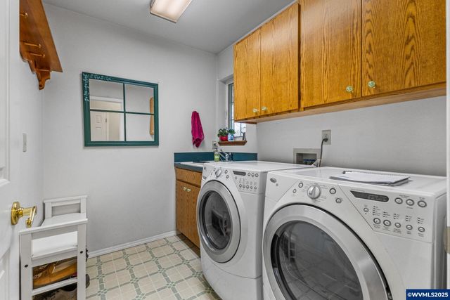 17576 Abiqua Rd NE, Silverton, OR 97381