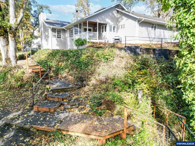 17576 Abiqua Rd NE, Silverton, OR 97381