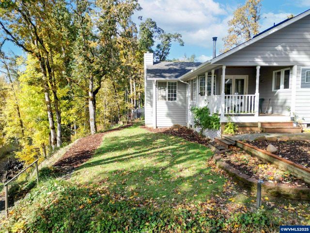 17576 Abiqua Rd NE, Silverton, OR 97381