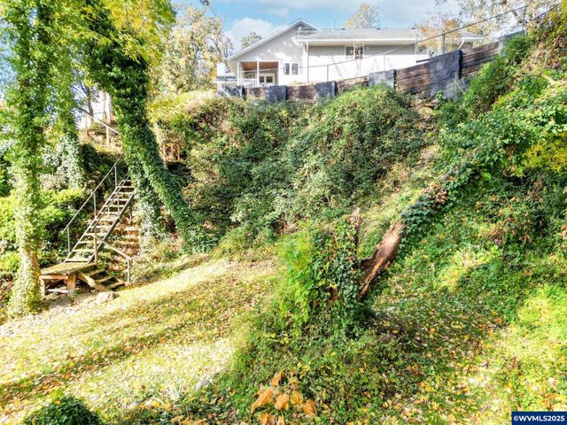 17576 Abiqua Rd NE, Silverton, OR 97381