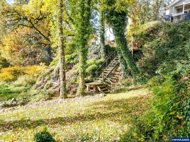 17576 Abiqua Rd NE, Silverton, OR 97381