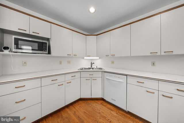 109 DOWNS DR, Wilmington, DE 19807