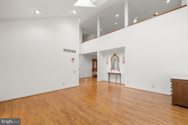 109 DOWNS DR, Wilmington, DE 19807