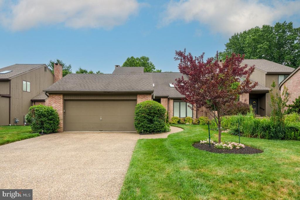 109 DOWNS DR, Wilmington, DE 19807