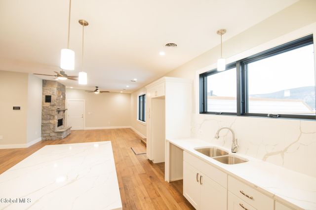 1 Kurosaka Lane E, Lake George, NY 12845