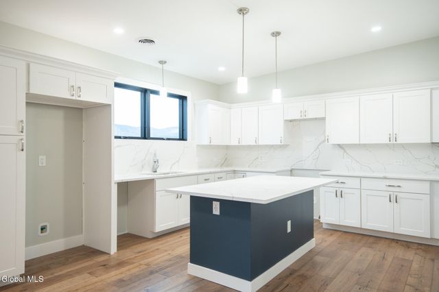 1 Kurosaka Lane E, Lake George, NY 12845