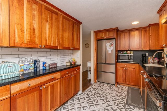 154 Auburn St, Whitman, MA 02382