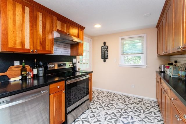 154 Auburn St, Whitman, MA 02382