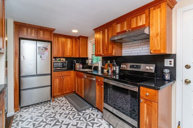 154 Auburn St, Whitman, MA 02382