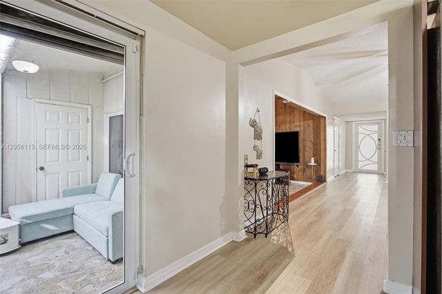 450 E Lakewood Cir E B, Margate, FL 33063