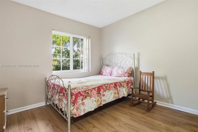 450 E Lakewood Cir E B, Margate, FL 33063