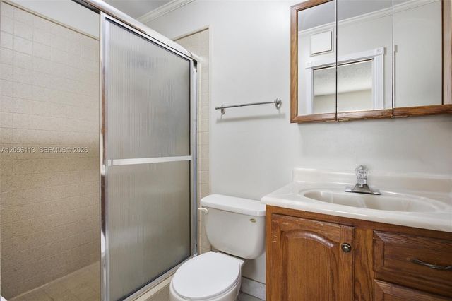 450 E Lakewood Cir E B, Margate, FL 33063
