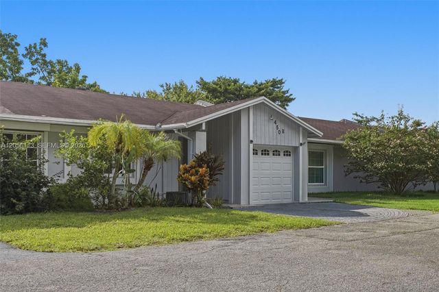 450 E Lakewood Cir E B, Margate, FL 33063