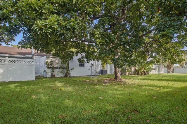 450 E Lakewood Cir E B, Margate, FL 33063