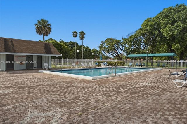 450 E Lakewood Cir E B, Margate, FL 33063