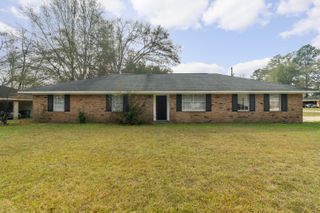 301 W Ray Dr., Hattiesburg, MS 39402