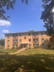 705 Strom Drive 1D, West Dundee, IL 60118