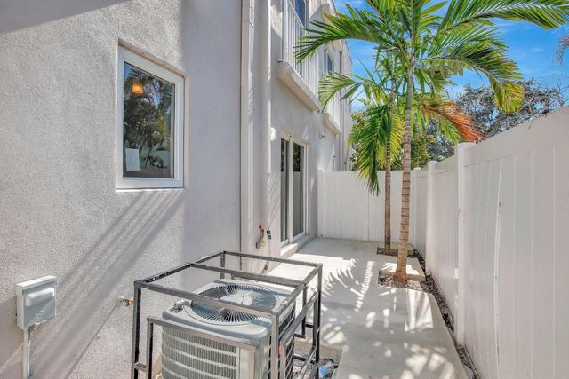 1104 S 20th Avenue, Hollywood, FL 33020