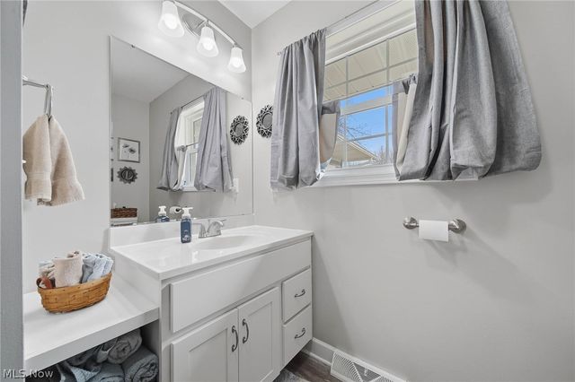 6101 Skylark Street SW, Canton, OH 44706