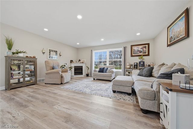 6101 Skylark Street SW, Canton, OH 44706