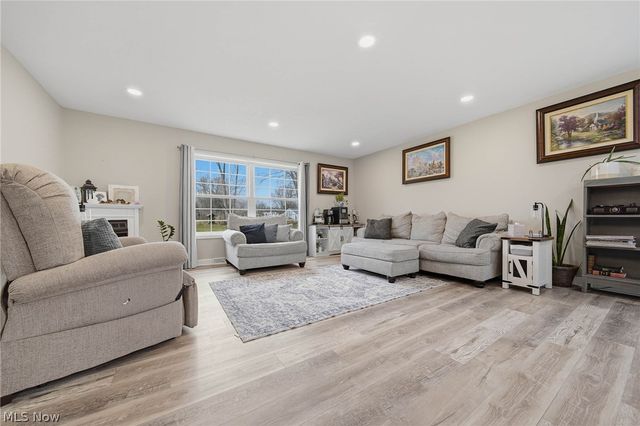 6101 Skylark Street SW, Canton, OH 44706