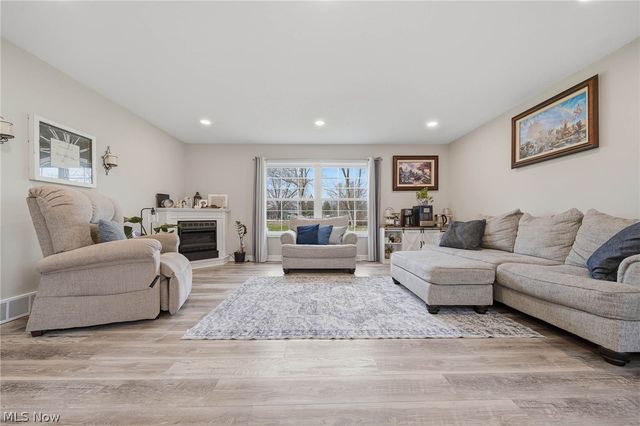 6101 Skylark Street SW, Canton, OH 44706