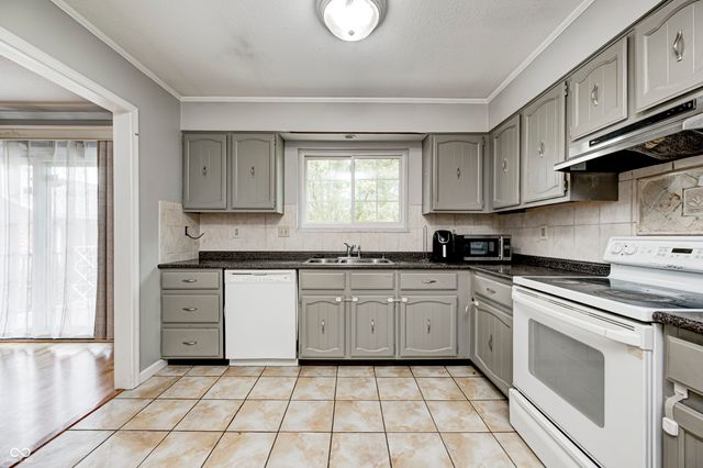 6417 Park Central Drive W D, Indianapolis, IN 46260