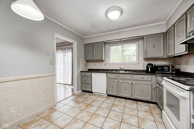 6417 Park Central Drive W D, Indianapolis, IN 46260