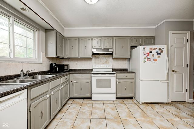 6417 Park Central Drive W D, Indianapolis, IN 46260