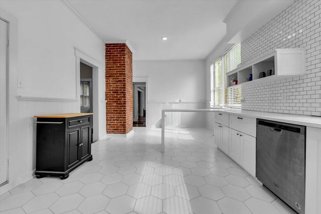 2031 CENTRAL AVE, Memphis, TN 38104