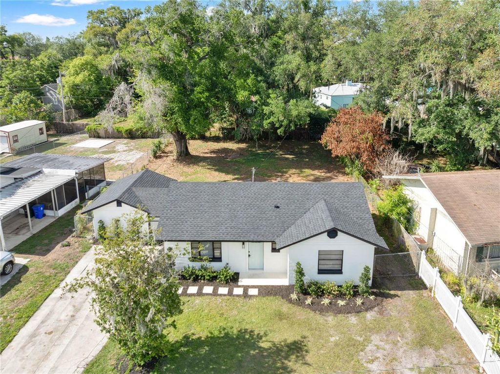 Image 2 of property listing at 1506 E ELM ROAD, Lakeland, FL 33801