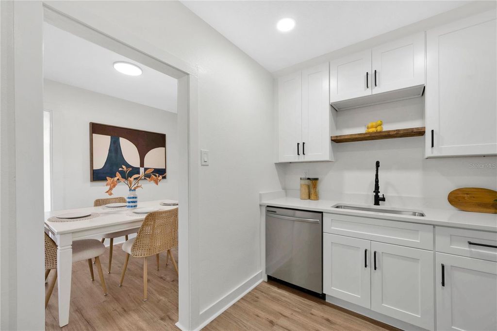 Image 12 of property listing at 1506 E ELM ROAD, Lakeland, FL 33801