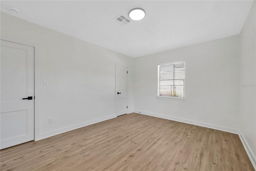 Image 21 of property listing at 1506 E ELM ROAD, Lakeland, FL 33801