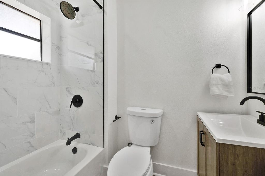 Image 22 of property listing at 1506 E ELM ROAD, Lakeland, FL 33801