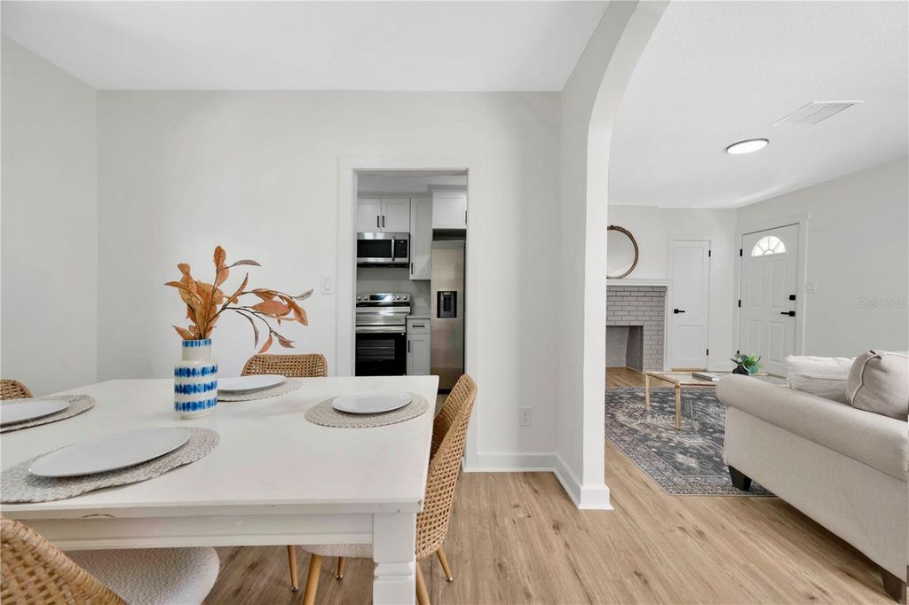 Image 10 of property listing at 1506 E ELM ROAD, Lakeland, FL 33801