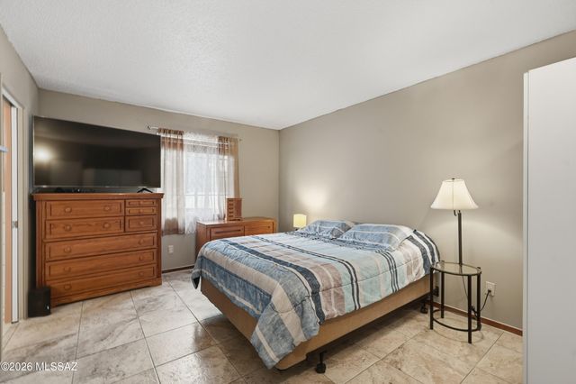 334 S Vista Del Rio, Green Valley, AZ 85614