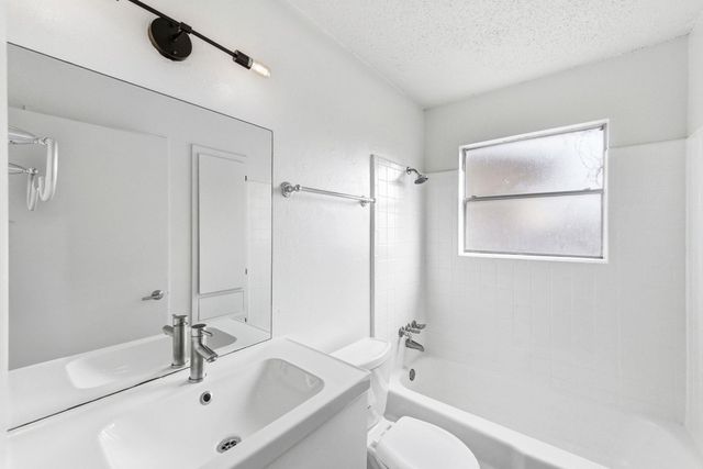 3408 Dolphin DR A, Austin, TX 78704