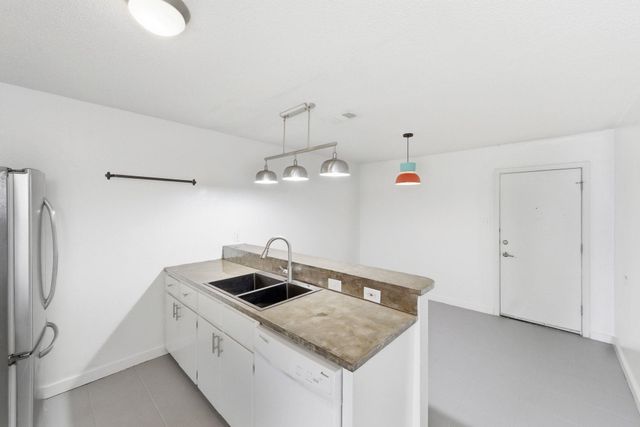 3408 Dolphin DR A, Austin, TX 78704