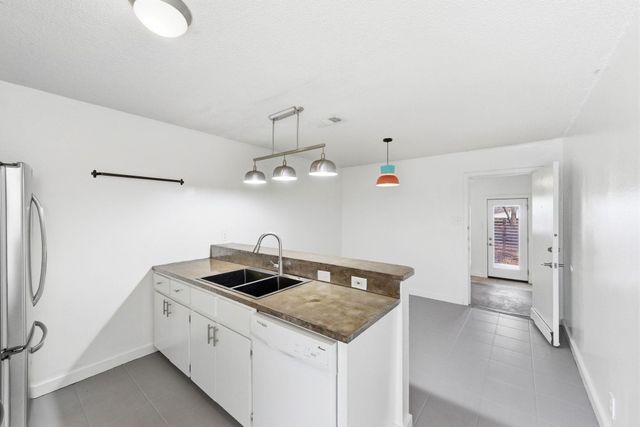 3408 Dolphin DR A, Austin, TX 78704