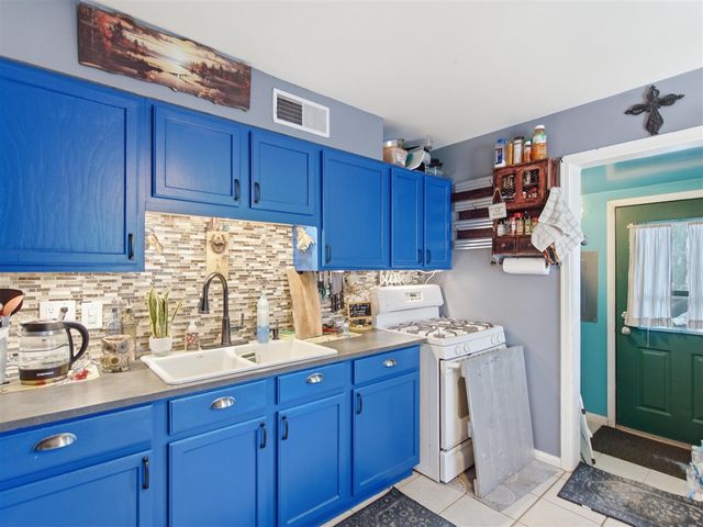 25073 Andover Drive, Dearborn Heights, MI 48125