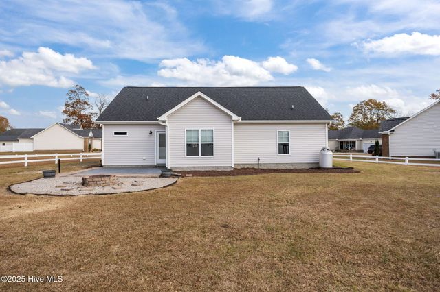 64 Buccaneer Circle, Washington, NC 27889