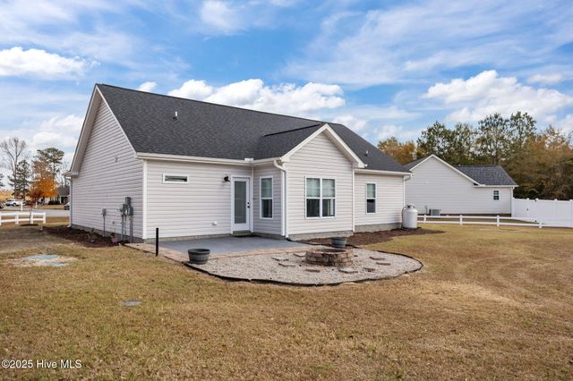 64 Buccaneer Circle, Washington, NC 27889
